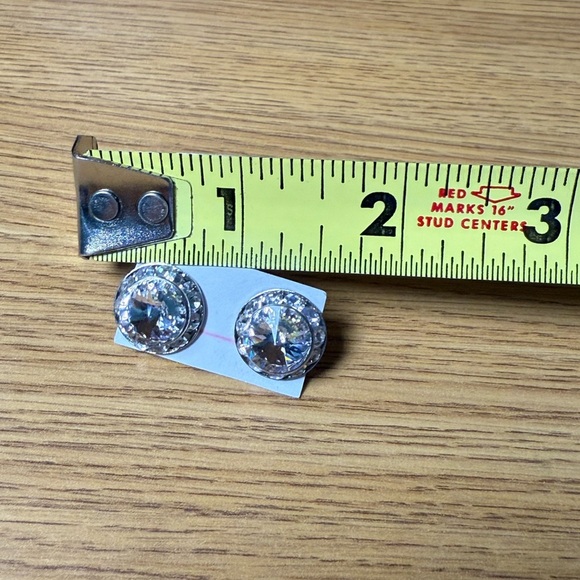 Large Fashion Jewelry Diamond-Style Earrings – New never worn - Picture 3 of 3